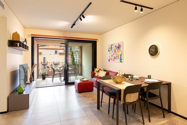 LUGANO CENTRO - AFFITTASI APPARTAMENTO ARREDATO 2.5 LOCALI CON TERRAZZO (rif. 103)