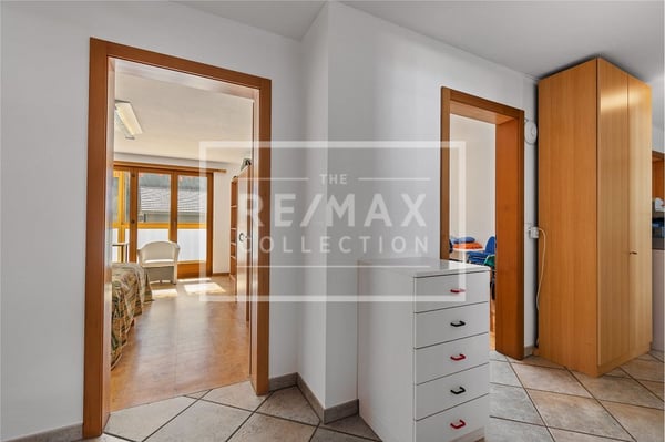 Grosses Einfamilienhaus mit separatem Büroteil 8