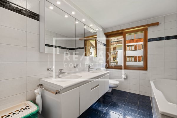 Grosses Einfamilienhaus mit separatem Büroteil 10