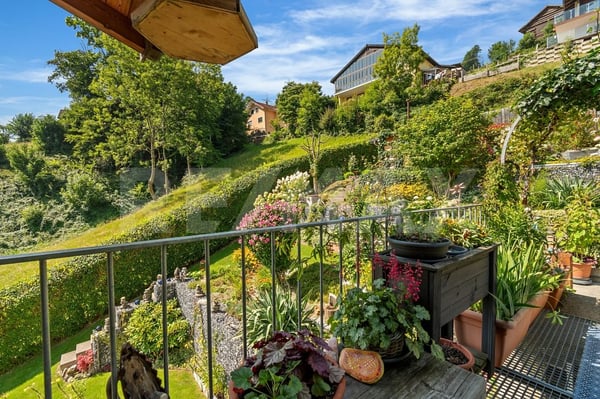 Mehrfamilienhaus mit traumhafter Aussicht in Mastrils 10