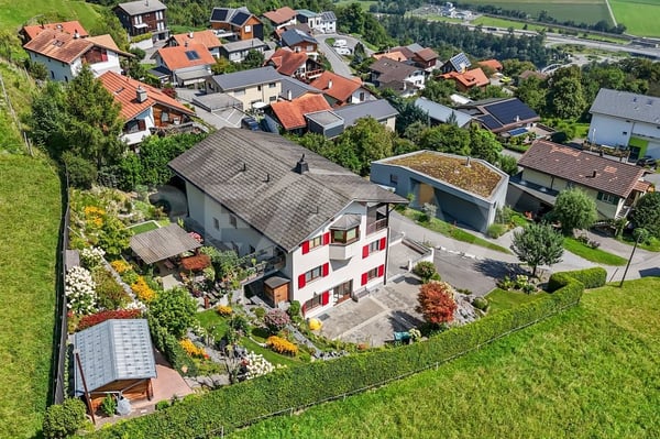 Mehrfamilienhaus mit traumhafter Aussicht in Mastrils 1