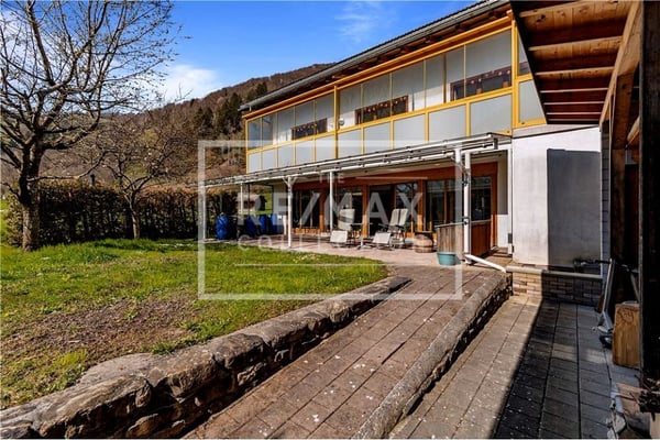 Grosses Einfamilienhaus mit separatem Büroteil 3