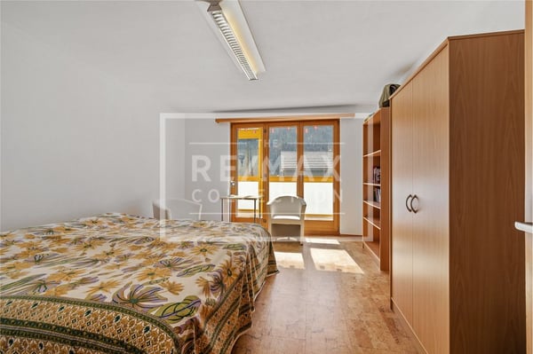 Grosses Einfamilienhaus mit separatem Büroteil 7