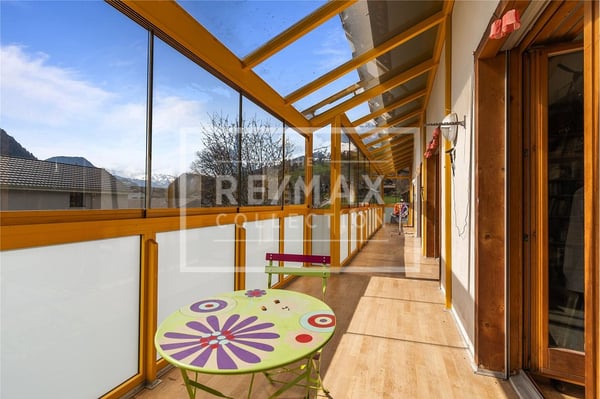 Grosses Einfamilienhaus mit separatem Büroteil 6