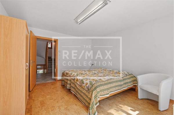 Grosses Einfamilienhaus mit separatem Büroteil 11