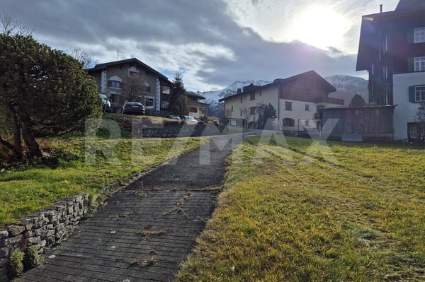 Mehrfamilienhaus mit Umschwung 4