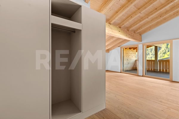 Energiebewusst wohnen! Garglas.ch - 4½-Zimmer-Dachwohnung E11 mit Anteil an Solarkraft 12