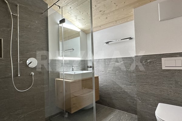 Energiebewusst wohnen! Garglas.ch - 4½-Zimmer-Dachwohnung E11 mit Anteil an Solarkraft 3