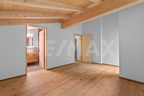 Energiebewusst wohnen! Garglas.ch - 4½-Zimmer-Dachwohnung E11 mit Anteil an Solarkraft 10