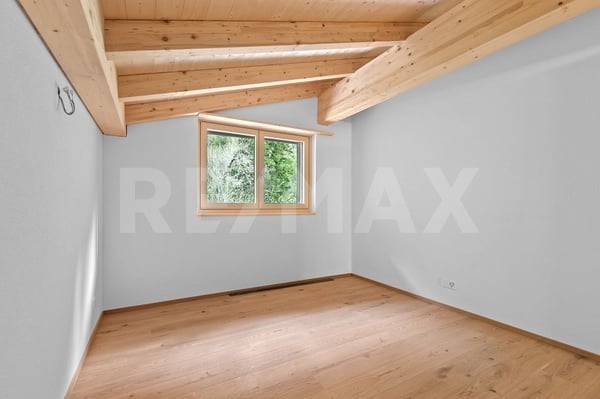 Energiebewusst wohnen! Garglas.ch - 4½-Zimmer-Dachwohnung E11 mit Anteil an Solarkraft 6