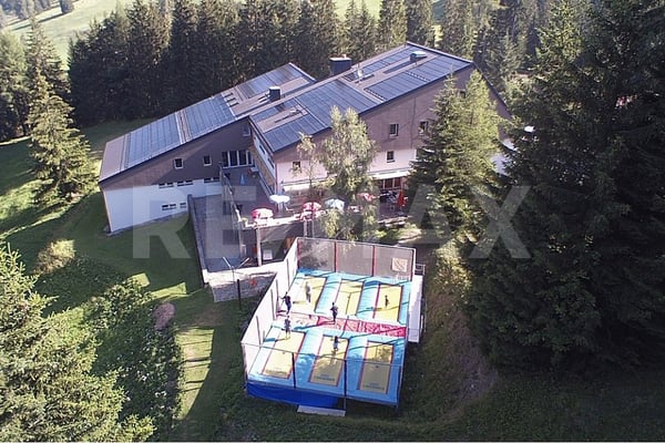 Gästehaus und Mehrzweckimmobilie mitten im Feriengebiet Lenzerheide 2