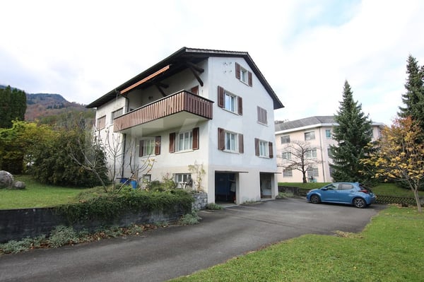 10 ½ Zi.-EFH mit 2 Garagen, Gewerberaum und Autoabstellplätzen 2