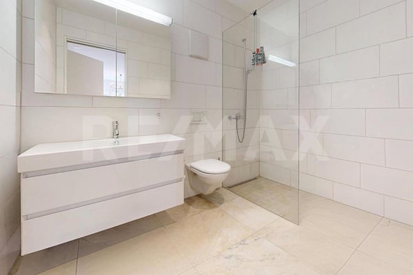 5½ Zimmerwohnung mit 2 Tiefgaragenplätzen und Disponibelraum 9