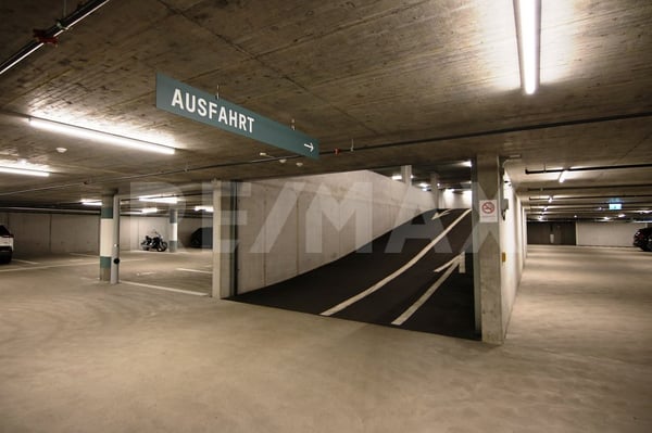 Grosszügiger Tiefgaragenparkplatz in der Überbauung Schlossbungert in Zizers 4