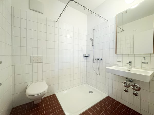 Moderne 5.5-Zimmer-Wohnung mit Waschturm und Liftzugang 8
