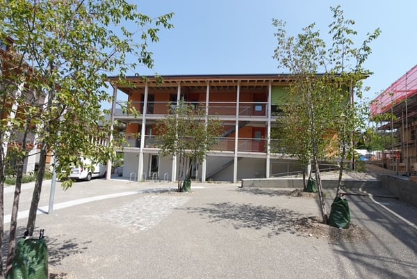 Moderne 3.5-Zimmer-Wohnung mit Waschturm und Liftzugang