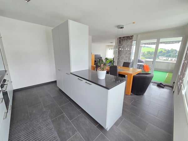 Lichtdurchflutete Wohnung mit Fernblick 3