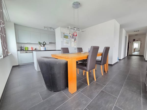 Lichtdurchflutete Wohnung mit Fernblick 2