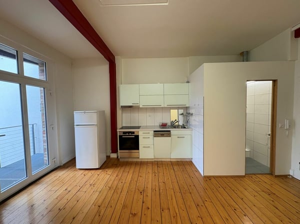 Grosszügige Fläche auf zwei Etagen + überdachter Aussenbereich & Lagerfläche 13