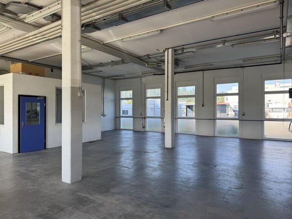 GEWERBE- UND INDUSTRIEFLÄCHEN I HOCHWERTIG AUSGEBAUT I HELL UND GUT ERSCHLOSSEN 1