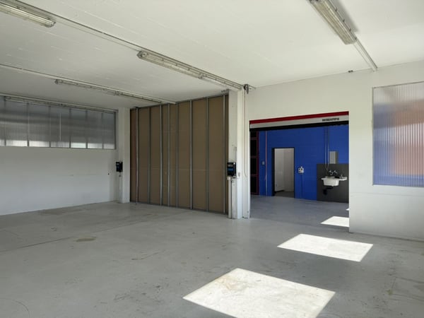 GEWERBE- UND INDUSTRIEFLÄCHEN I HOCHWERTIG AUSGEBAUT I HELL UND GUT ERSCHLOSSEN 6