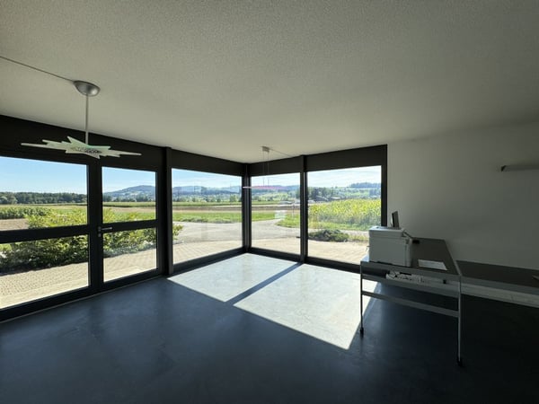 GEWERBE- UND INDUSTRIEFLÄCHEN I HOCHWERTIG AUSGEBAUT I HELL UND GUT ERSCHLOSSEN 10