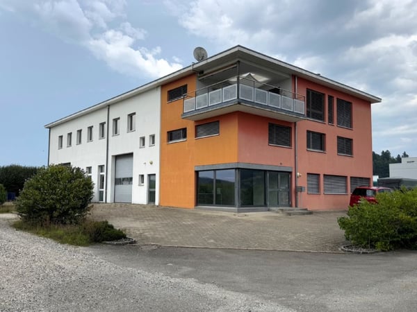 GEWERBE- UND INDUSTRIEFLÄCHEN I HOCHWERTIG AUSGEBAUT I HELL UND GUT ERSCHLOSSEN 2