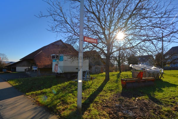 INTERESSANTES GRUNDSTÜCK | SEHR SONNIGE UND RUHIGE LAGE | DORFZONE 4