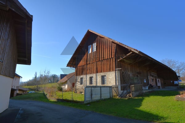 INTERESSANTES GRUNDSTÜCK | SEHR SONNIGE UND RUHIGE LAGE | DORFZONE 3