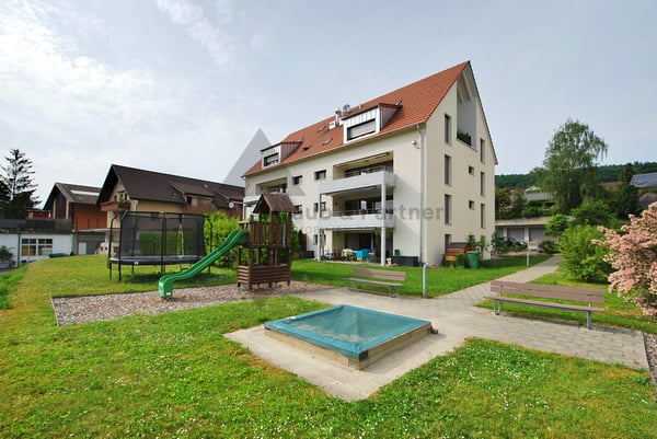 SONNIGER BALKON UND AUSSICHT AN ZENTRALER LAGE 10