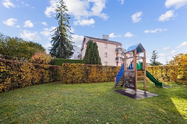 Joli rez-de-jardin, dans un quartier tranquille proche du centre 13