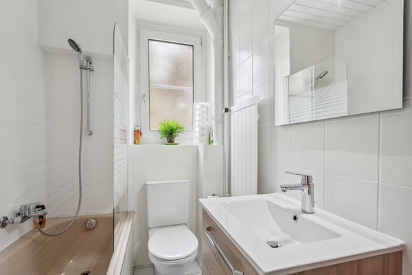 Maison de maitre de 2 appartements idéalement située au Locle 9