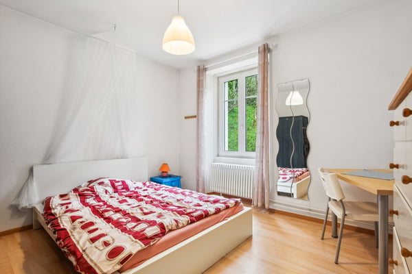 Maison de maitre de 2 appartements idéalement située au Locle 8