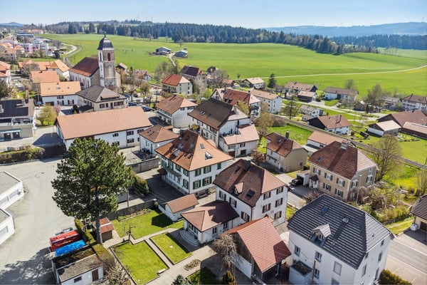 Bel immeuble familial ou de rendement (4.8%) 12