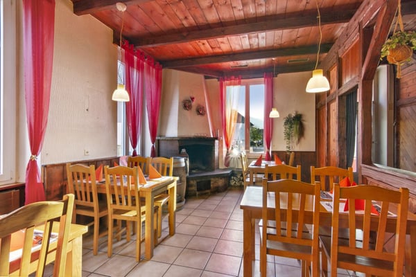Magnifique immeuble de 2 appartements et un restaurant 5