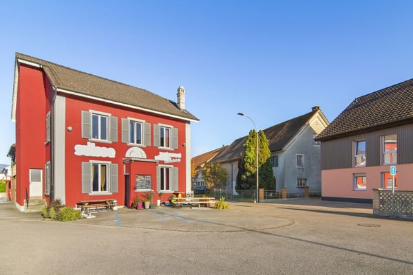 Magnifique immeuble de 2 appartements et un restaurant 8