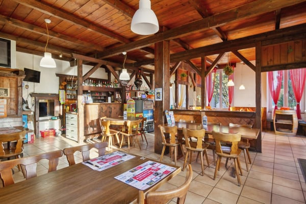 Magnifique immeuble de 2 appartements et un restaurant 2