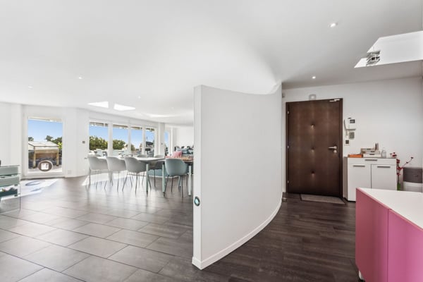 Attique exclusif avec vue panoramique sur le lac et les Alpes 12