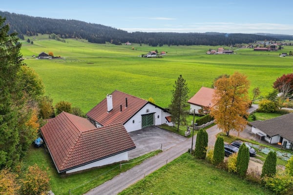 Ferme authentique Neuchâteloise en bordure de champs 1