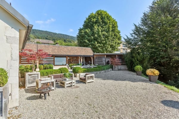 Exceptionnelle propriété rénovée avec vaste jardin et vue sur le lac 6