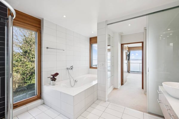 Villa contemporaine d'exception face au bleu du lac 4