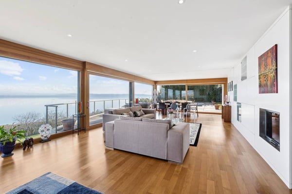 Villa contemporaine d'exception face au bleu du lac 1