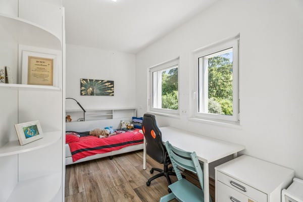 Maison familiale contemporaine offrant un vaste jardin 10
