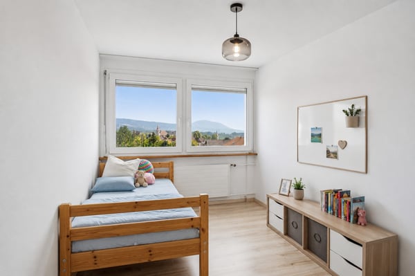 Spacieux appartement de 5.5 pièces au dernier étage avec terrasse et 2 10
