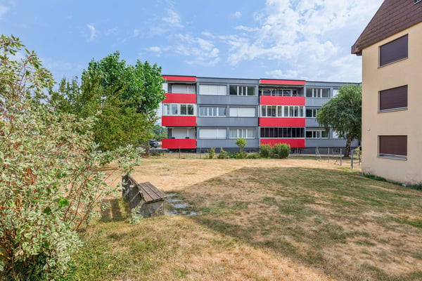 Spacieux appartement de 5.5 pièces au dernier étage avec terrasse et 2 12