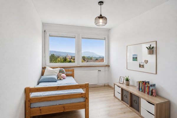 Spacieux appartement de 2.5 pièces au dernier étage avec terrasse et 2 10