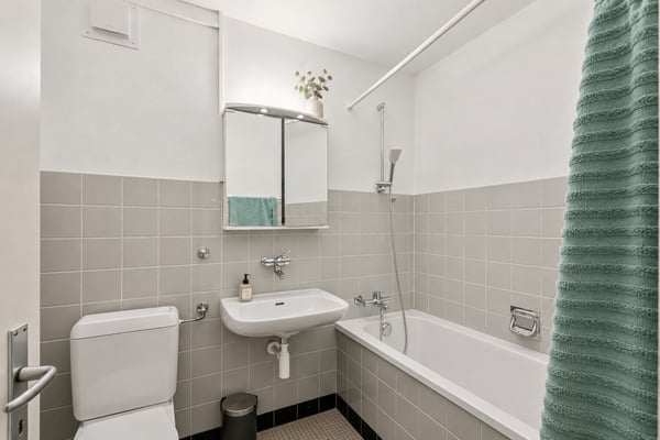 Spacieux appartement de 5.5 pièces au dernier étage avec terrasse et 2 7