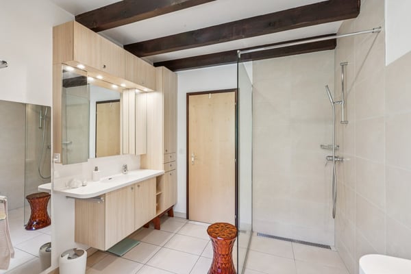 Superbe villa individuelle avec un beau jardin et 2 garages box 9
