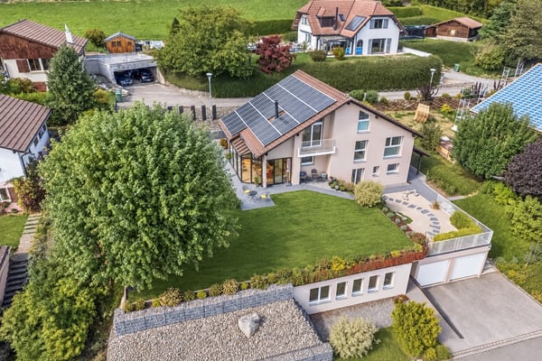 Superbe villa individuelle avec un beau jardin et 2 garages box 3