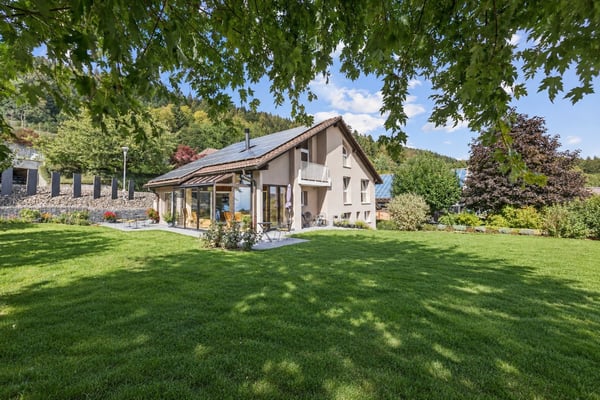 Superbe villa individuelle avec un beau jardin et 2 garages box 1